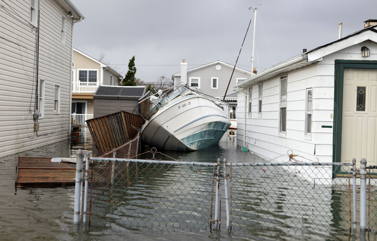 Hurricane-Sandy-Lindenhurst-NY