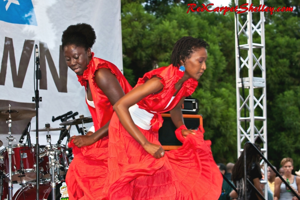 "Coco Diva" Junia and "Warrior Queen" Martine perform