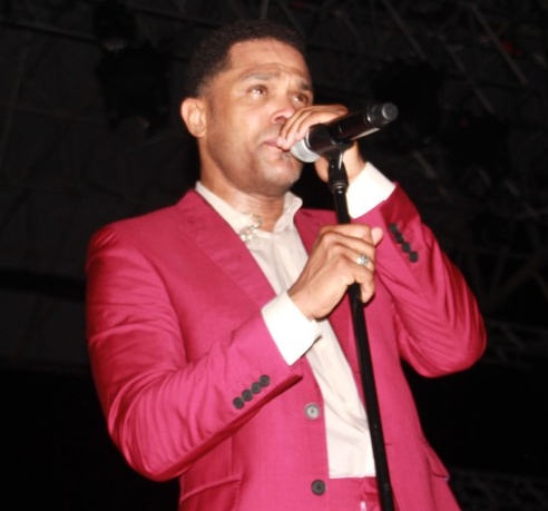 Maxwell closes out the festival