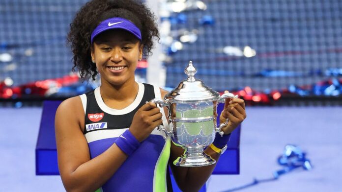 Naomi Osaka holding US Open cup 2020